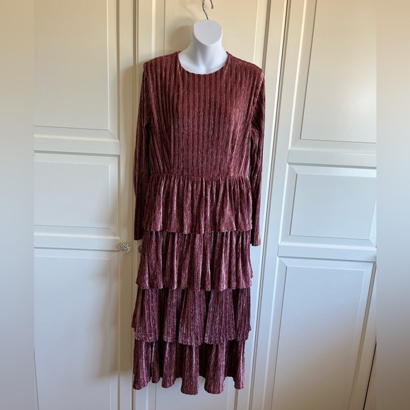 JessaKae Eiffel Velvet
Ruffle Midi Dress Dark Mauve Size M Bloggers Fav, Elegant - Picture 3 of 13